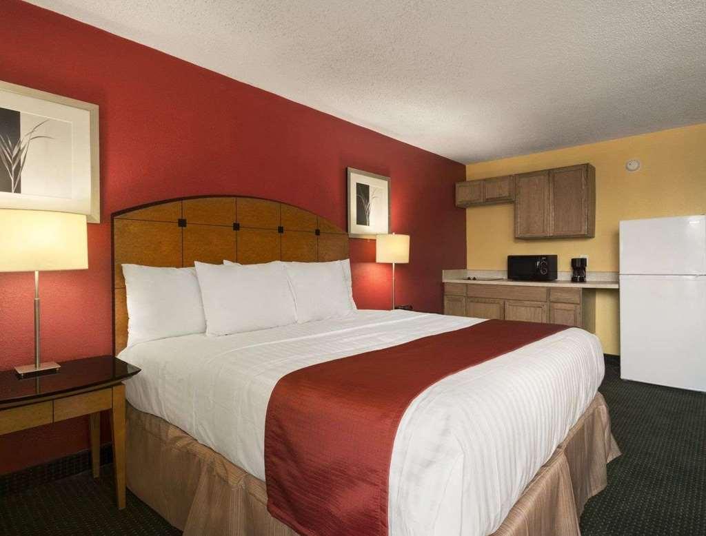 Baymont By Wyndham Salem Roanoke Area Otel Oda fotoğraf